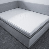 GÄSTEZIMMER - BETT UND EINBAUSCHRANK, WEISS LACKIERT / EICHE, LEDER BEZOGENE RÜCKENLEHNEN, MUTZSCHEN